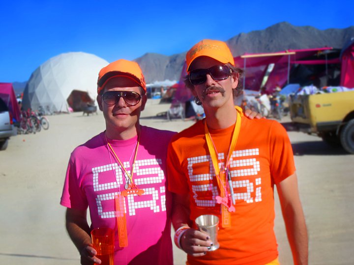 File:Leo eye 2010dshirts.jpg