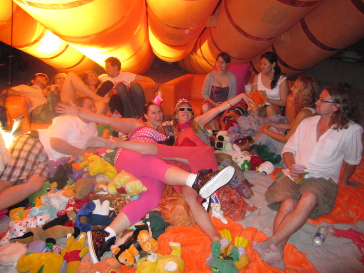 File:Foofie love04 otnyc062010.jpg